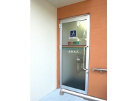 車椅子用入口（診療室に直結しています）